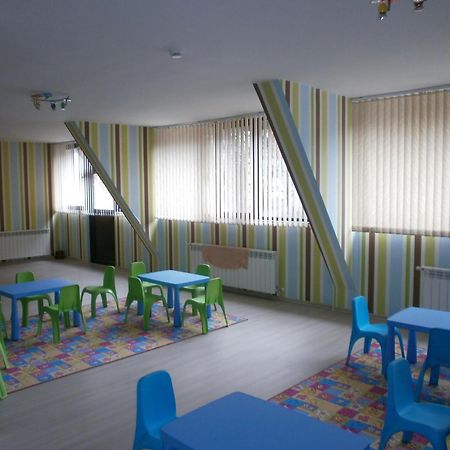 Everest Hotel Etropole Buitenkant foto