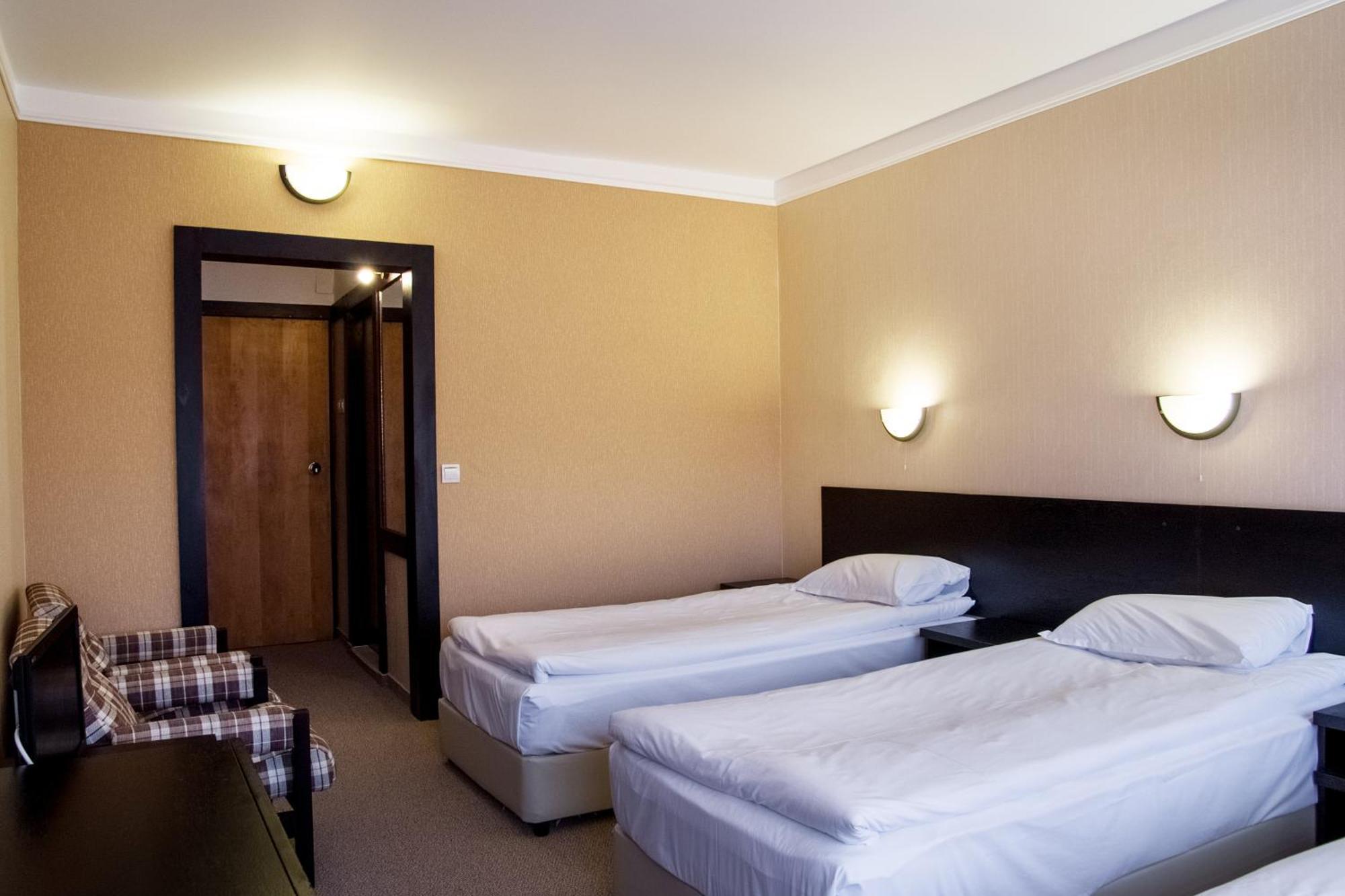 Everest Hotel Etropole Buitenkant foto