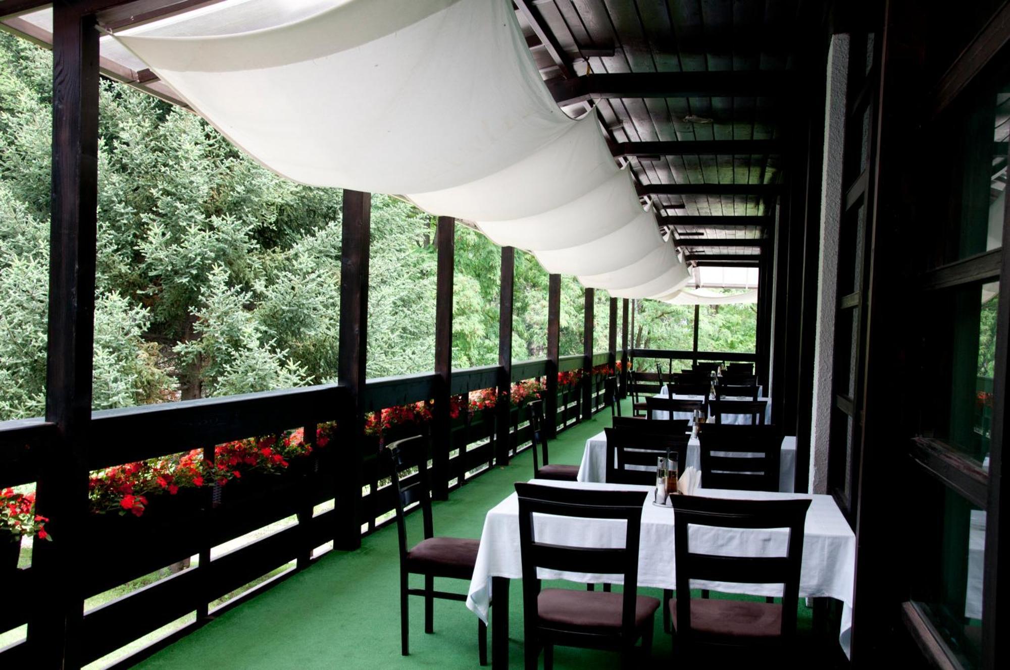 Everest Hotel Etropole Buitenkant foto