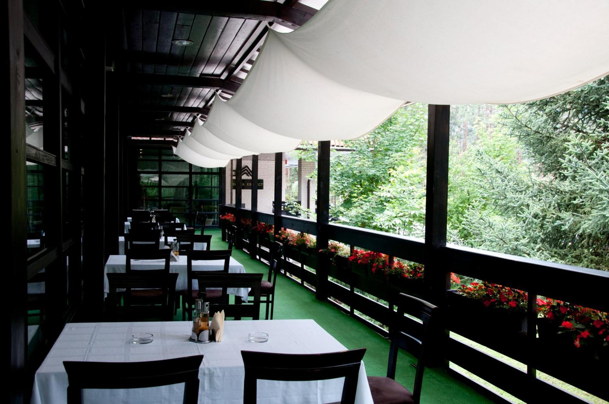 Everest Hotel Etropole Buitenkant foto