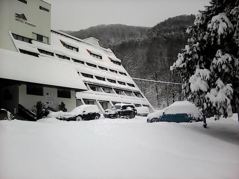 Everest Hotel Etropole Buitenkant foto